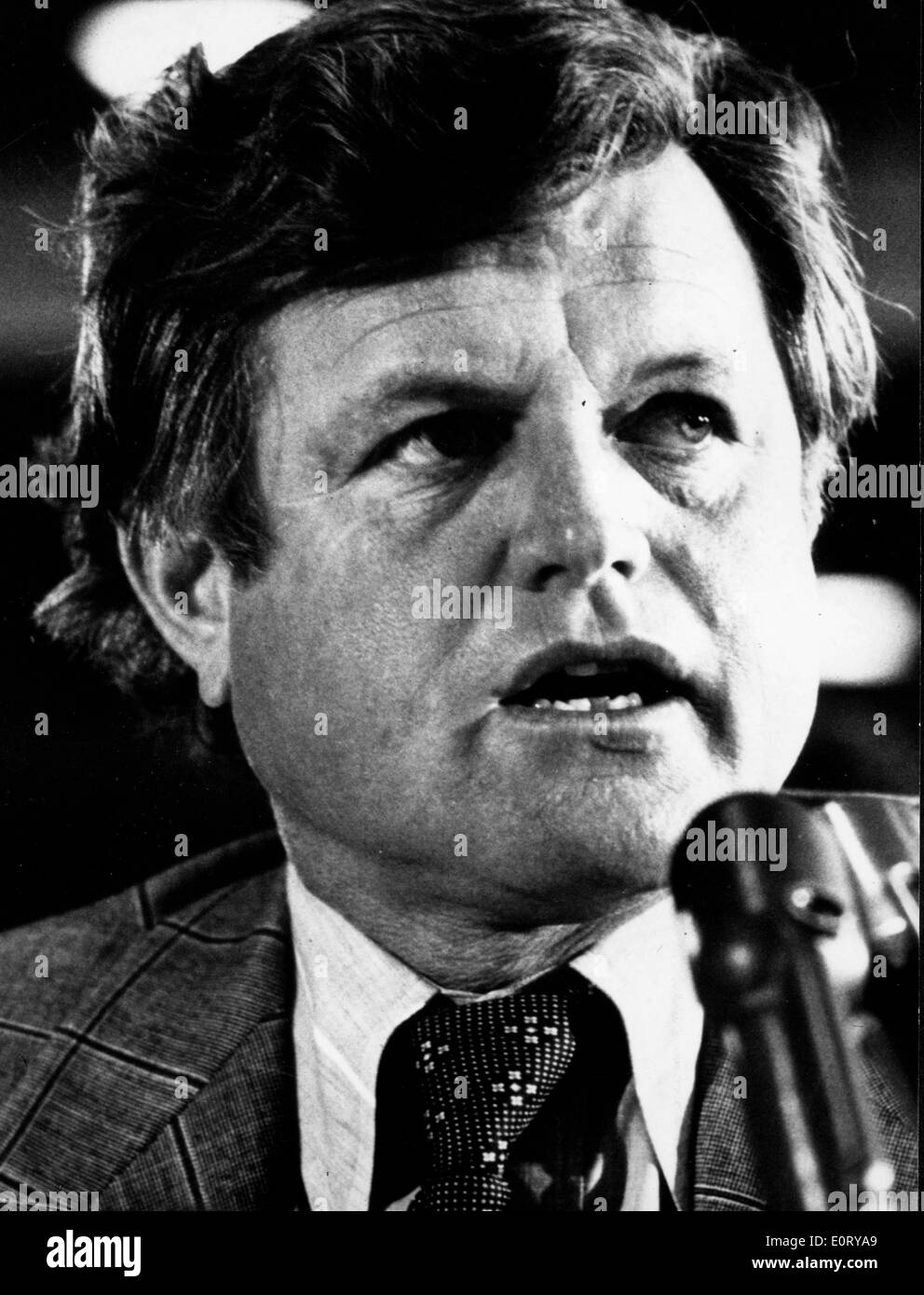 Le sénateur Edward Kennedy s'exprimant à la conférence de presse Banque D'Images
