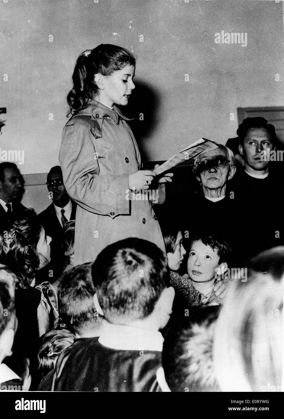 Joseph Joubert écrivain lit un poème à sa classe Banque D'Images