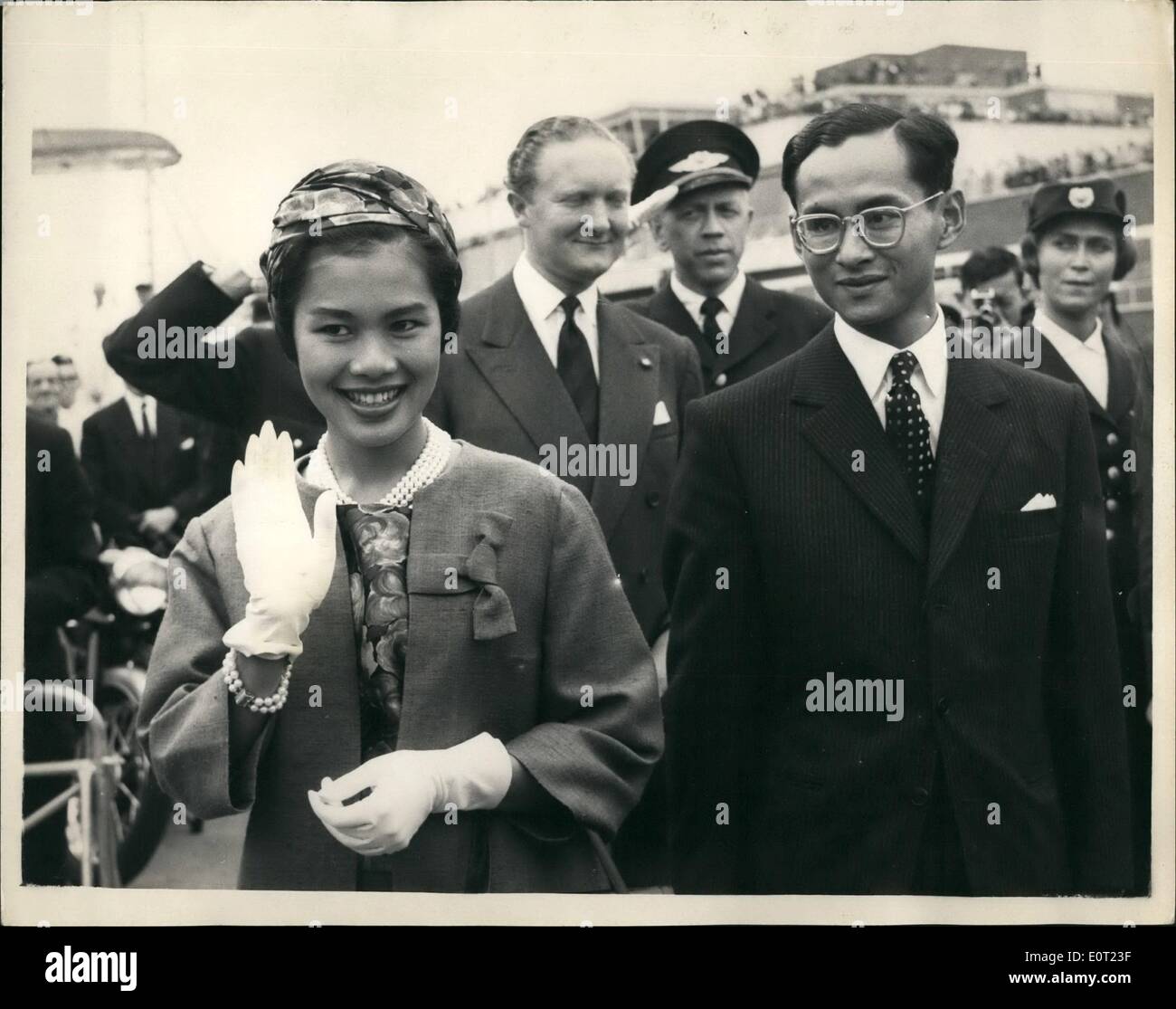 Juillet 07, 1960 - Le Roi et la Reine de Thaïlande pour quitter la Suisse. Le roi Bhumibol et La Reine Sirikit de Thaïlande ce matin à gauche Banque D'Images