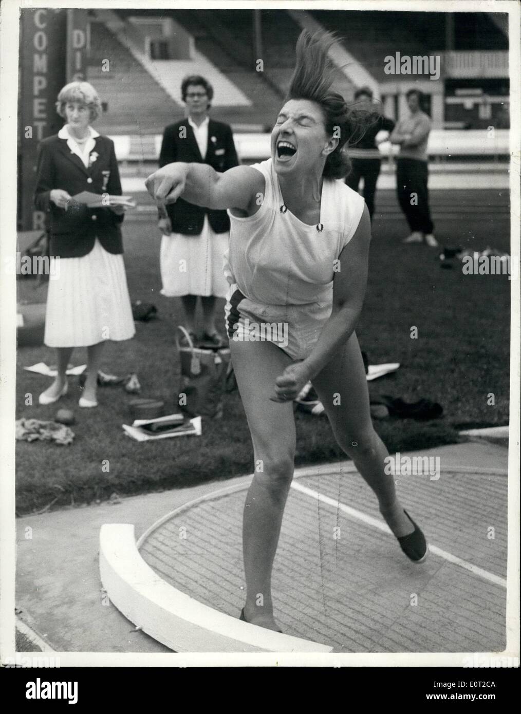 Juillet 07, 1960 - Women's Amateur Athletic Association championnats. Mettre la photo. : Susan Allday Spartan Chers titulaire AC o Banque D'Images