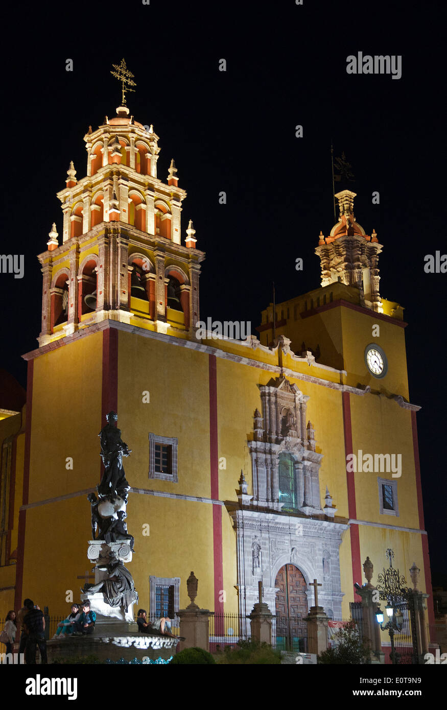 Façade éclairée de nuit Basilique Notre Dame Guanajuato Mexique Banque D'Images