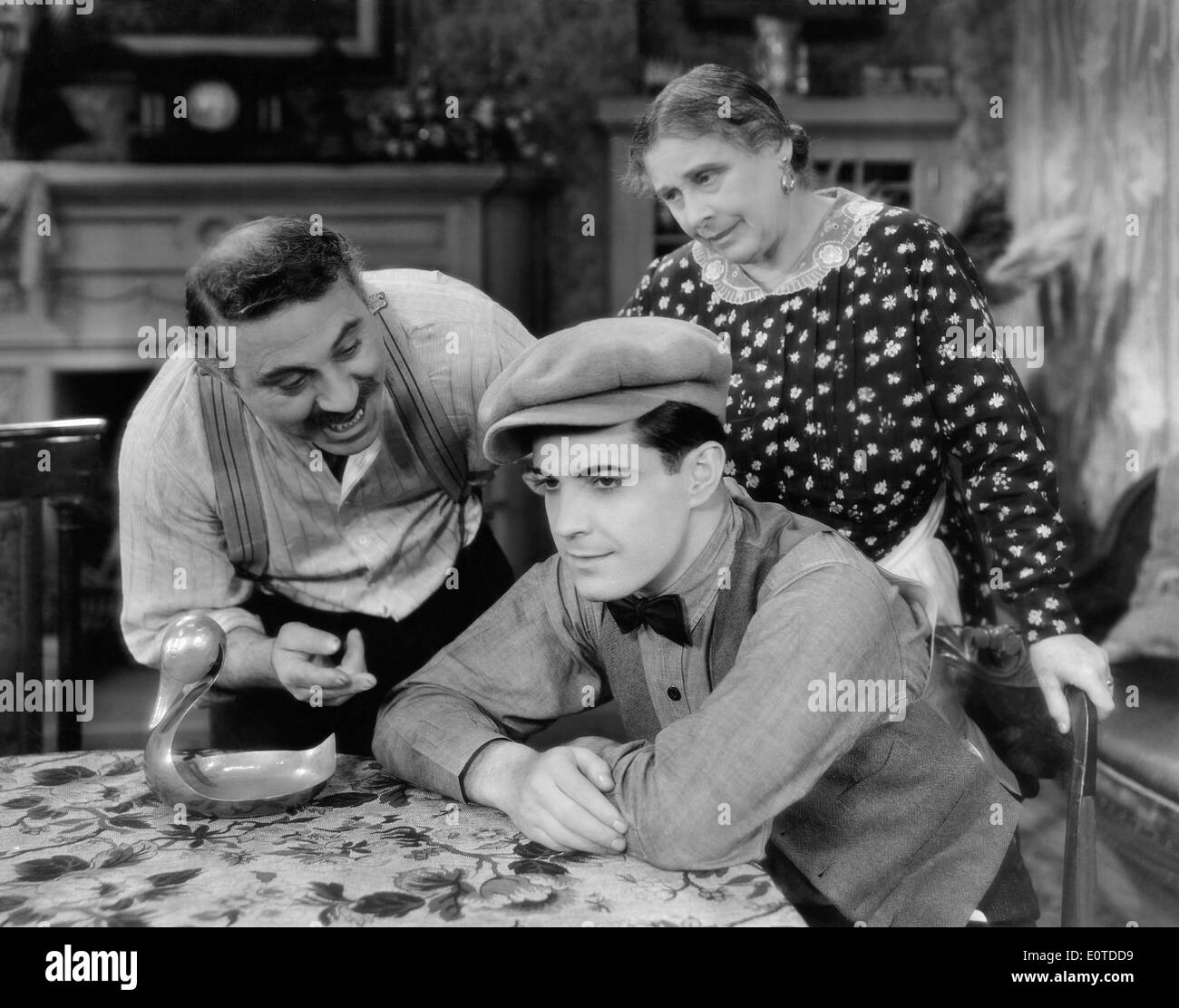Henry Armetta, Ramon Novarro, Ferike Boros, sur-ensemble du film, 'Caucus', 1932 Banque D'Images