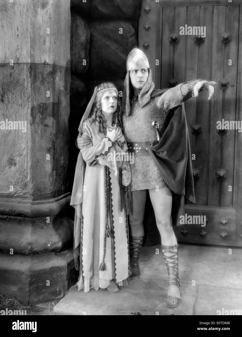 Peut McAvoy et Ramon Novarro, sur-ensemble du cinéma muet, 'Atonement', 1925 Banque D'Images