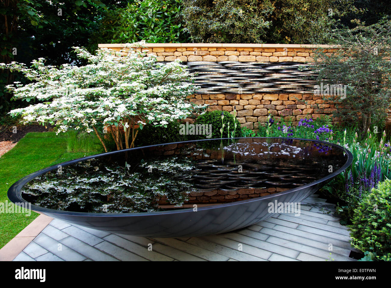 Tour de Yorkshire, un artisan jardin conçu par Alistair W. Baldwin à la RHS Chelsea Flower Show 2014 Banque D'Images