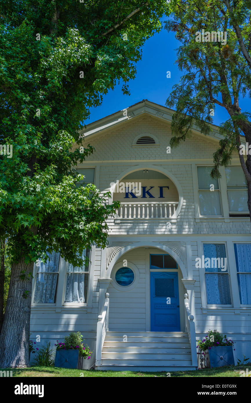 Vue frontale de l'extérieur en bois historique Kappa Kappa Gamma sororité  maison à l'Université Cal Poly, San Luis Obispo, CA Photo Stock - Alamy