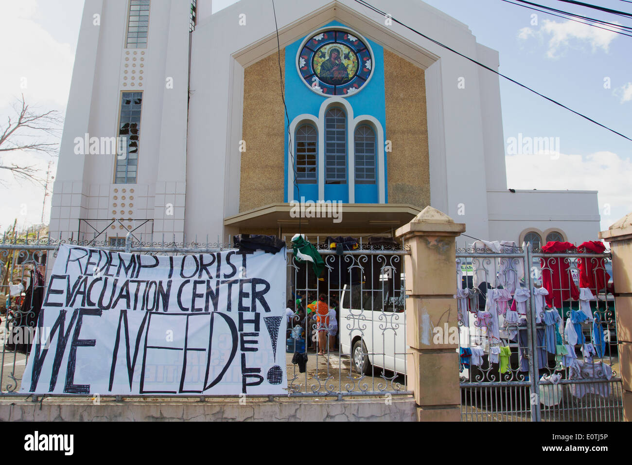 Une église transformée en centre d'évacuation Tacloban City Philippines Banque D'Images