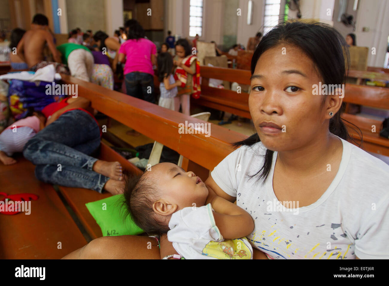 Une église transformée en centre d'évacuation Tacloban City Philippines Banque D'Images