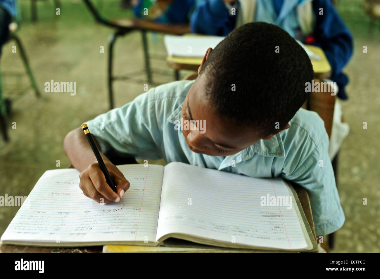 République dominicaine l'apprentissage des enfants dans une salle de classe à Cabrera, à côté de Playa Grande, 120 km à l'Est de Puerto Plata. Banque D'Images
