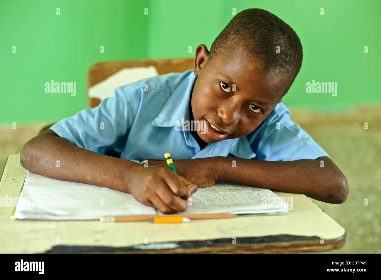 République dominicaine l'apprentissage des enfants dans une salle de classe à Cabrera, à côté de Playa Grande, 120 km à l'Est de Puerto Plata. Banque D'Images