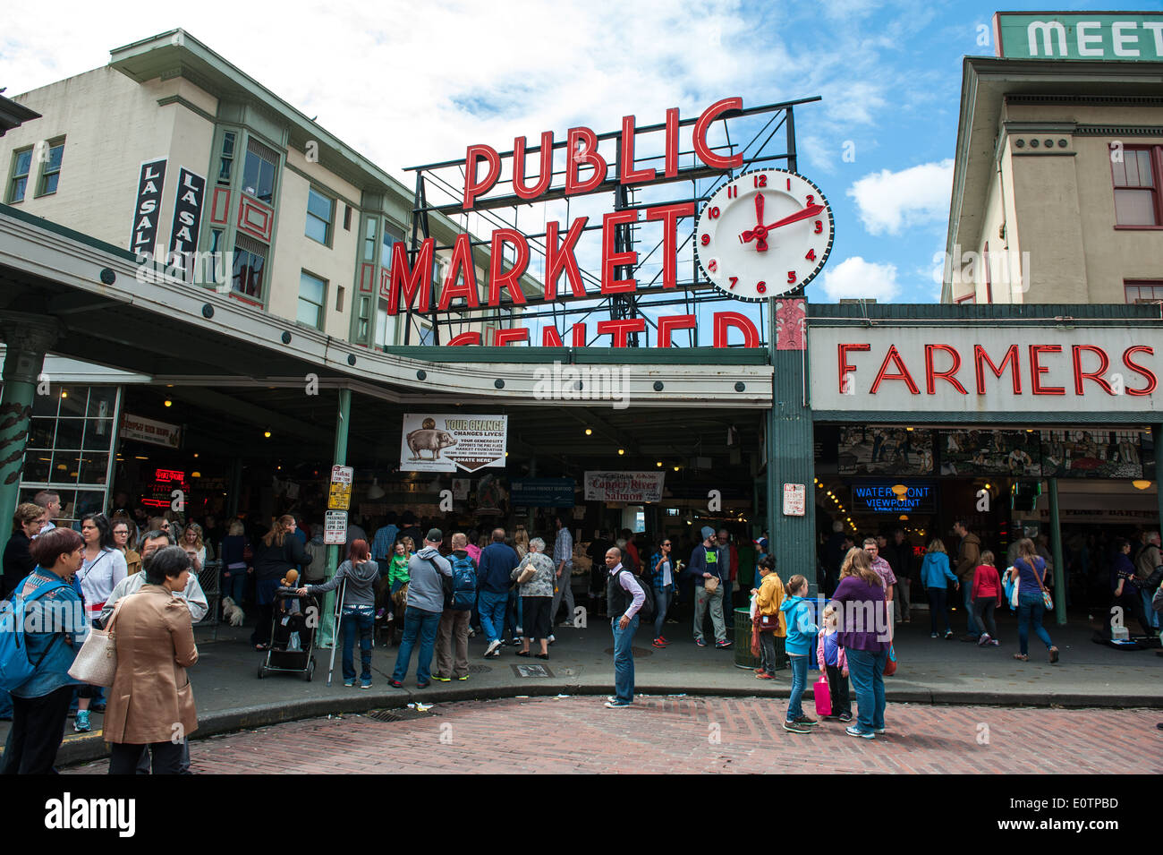 Rythme Pike Market est un quartier historique, multi-level public market à Seattle accueil à plus de 200 entreprises indépendantes. Banque D'Images
