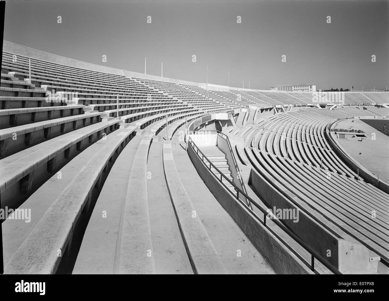 Estádio da Luz à Lisbonne est l'un des stades de football les plus grands et les plus célèbres du Portugal, qui abrite le club de football S.L. Benfica. C'est un lieu sportif majeur et un symbole de la culture portugaise du football. Banque D'Images