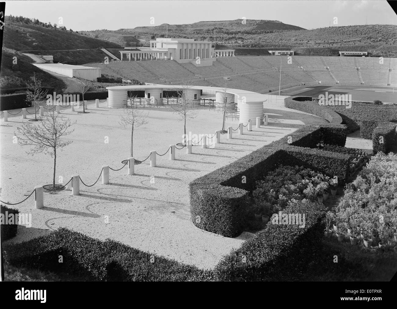 Estádio Nacional à Lisbonne, Portugal, construit en 1944, est un stade de football emblématique conçu par les architectes Francisco Caldeira Cabral et Jorge Segurado, important dans l'histoire du sport portugais. Banque D'Images