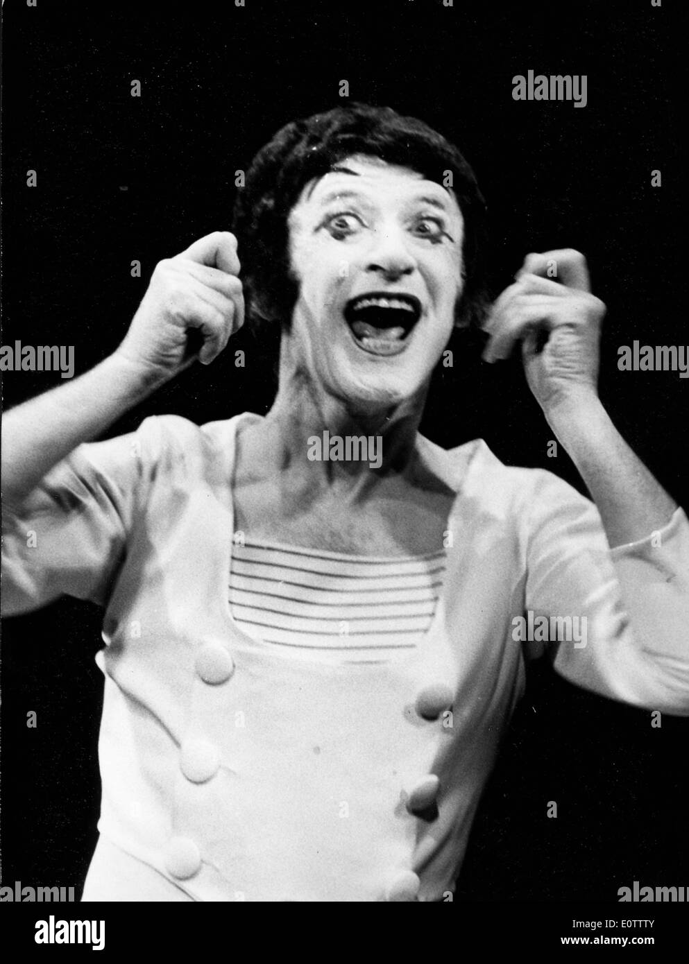 French mime Marcel Marceau agit lors d'un spectacle Banque D'Images