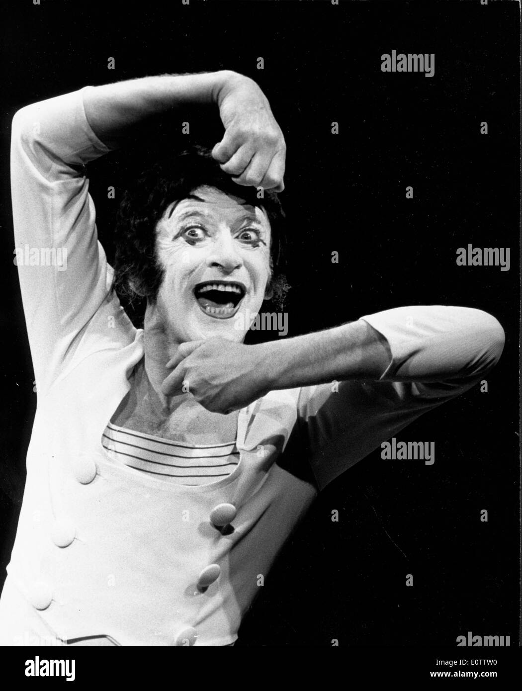 French mime Marcel Marceau agit lors d'un spectacle Banque D'Images