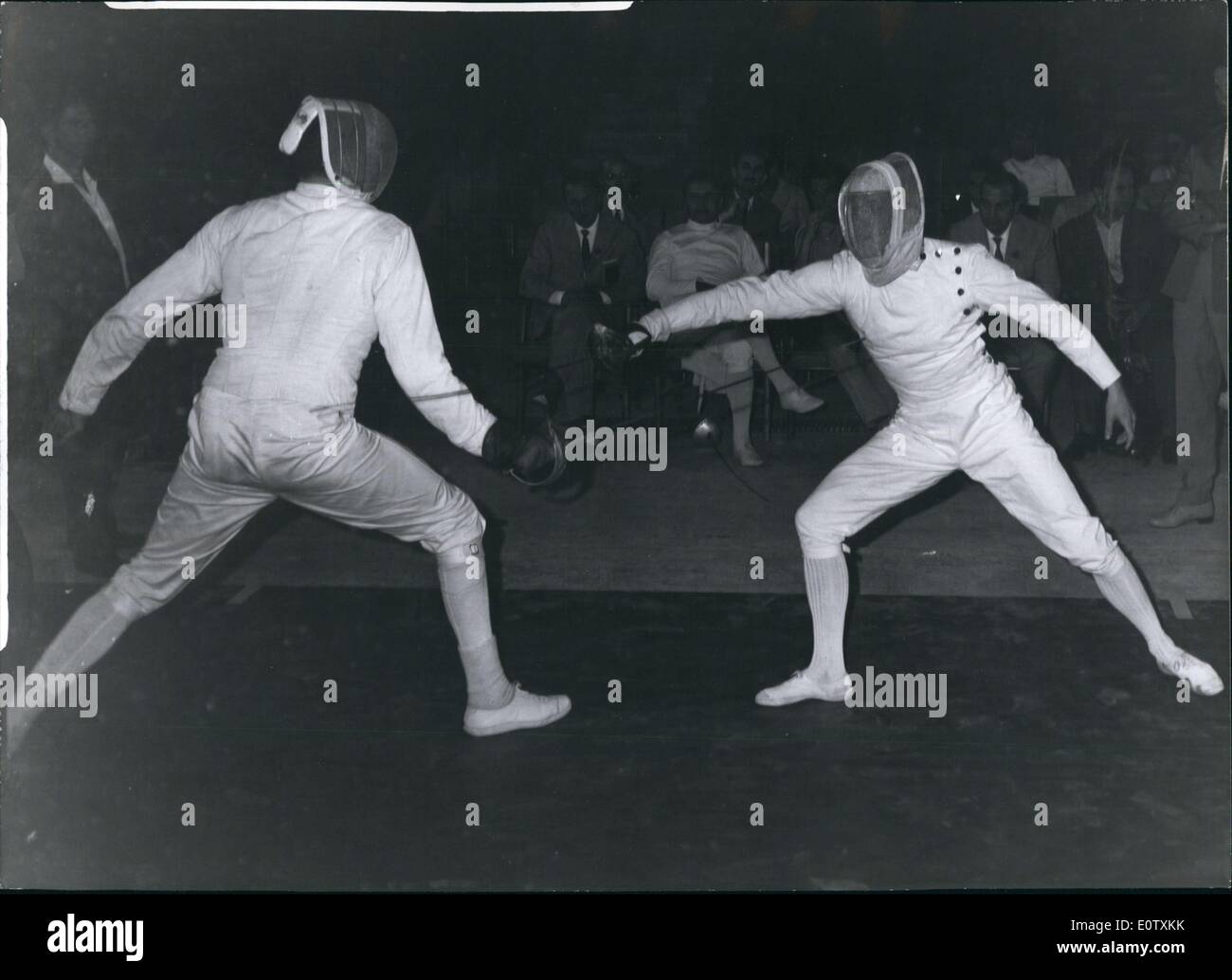 Septembre 07, 1960 - Jeux Olympiques : l'escrime. Photo montre Arabo (France, à droite) par rapport à l'Allemand W. Wohler au cours de l'événement individuel sabre ce matin. Banque D'Images