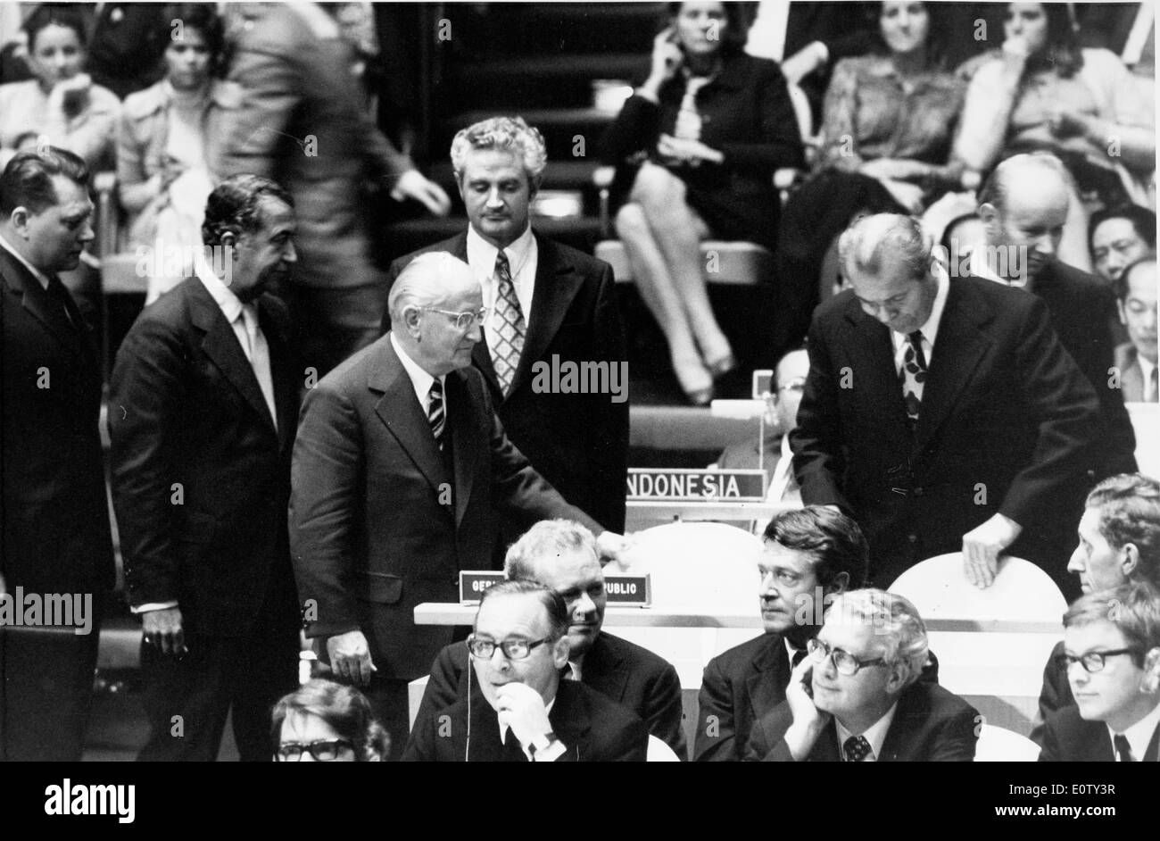 Otto Winzer prendre son siège lors d'une réunion Banque D'Images