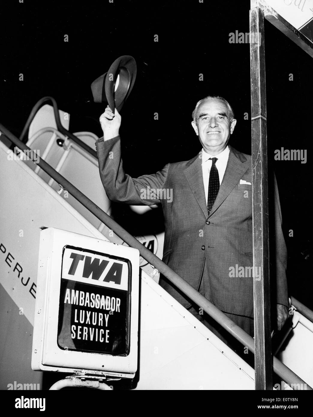 William Averell Harriman vagues tandis que l'avion d'embarquement Banque D'Images