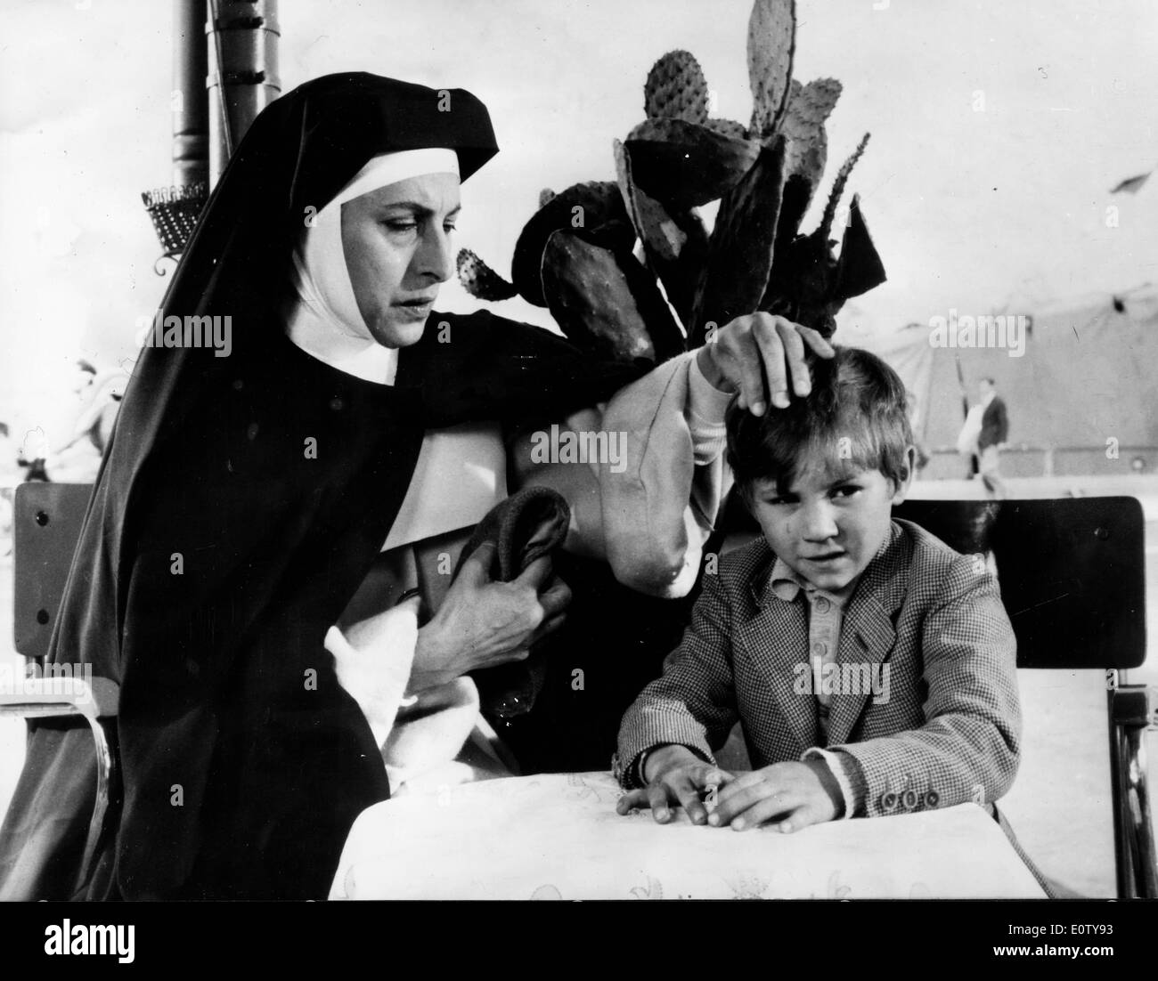 Anna Magnani comme nun en scène du film Banque D'Images