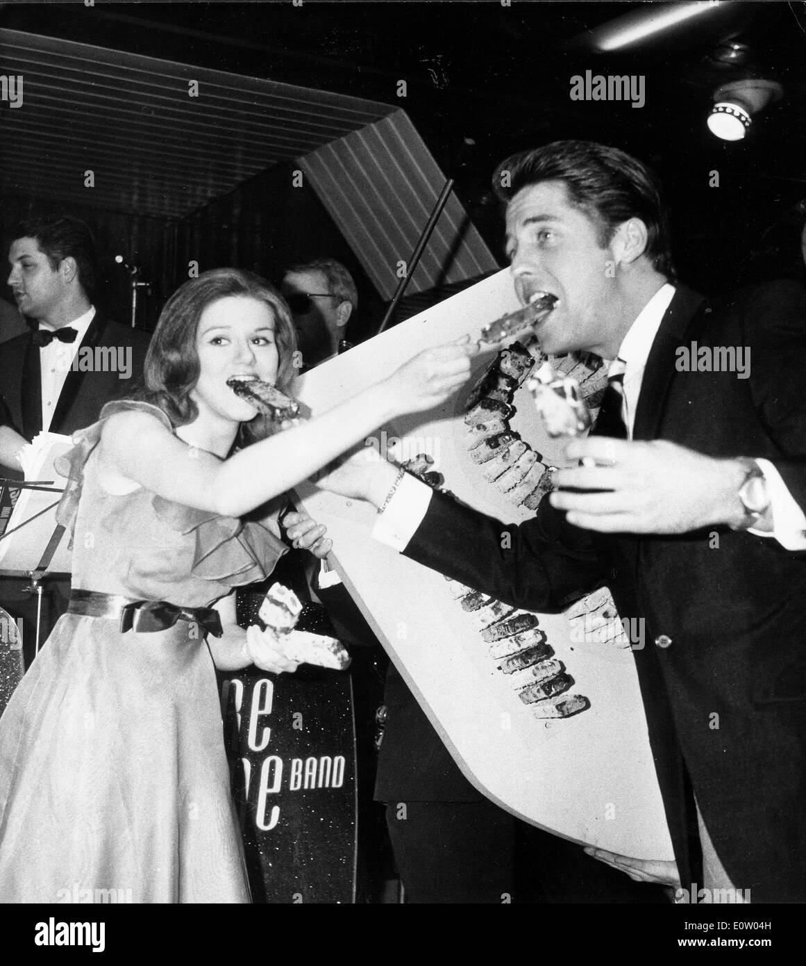Singer Peggy March et un représentant de chaque alimentation d'autres sucettes glacées Banque D'Images