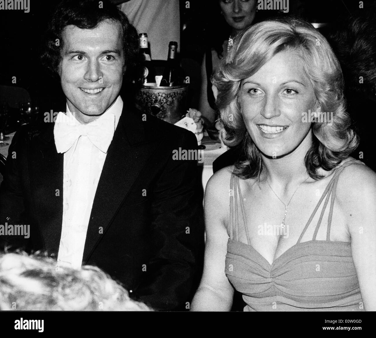 Franz Beckenbauer avec une femme lors d'un événement Banque D'Images
