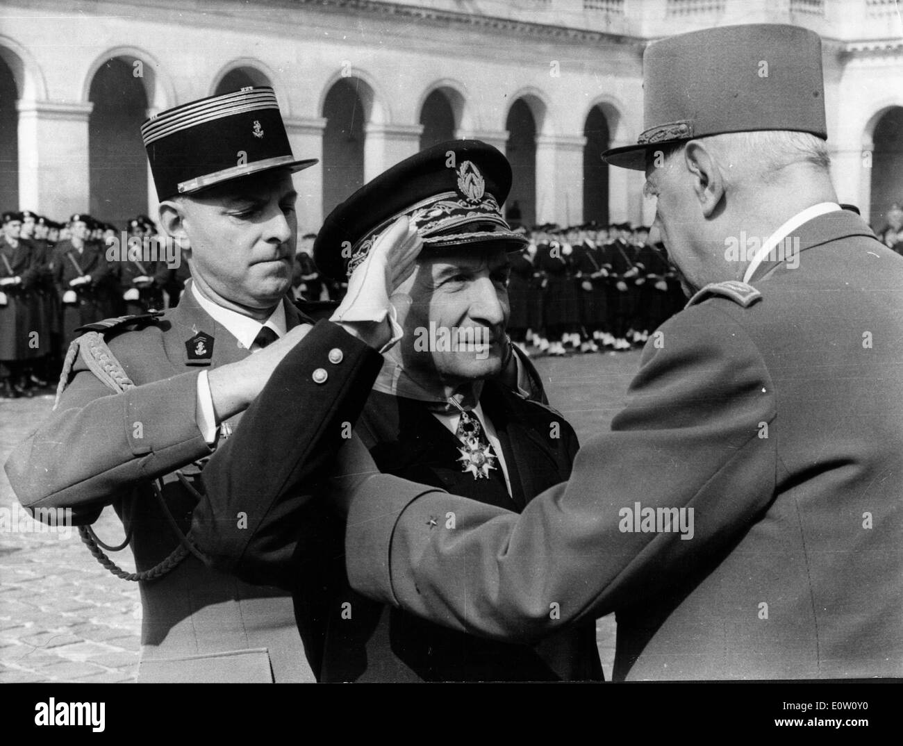 Chef de police Maurice Grimaud rend hommage lors de la cérémonie Banque D'Images