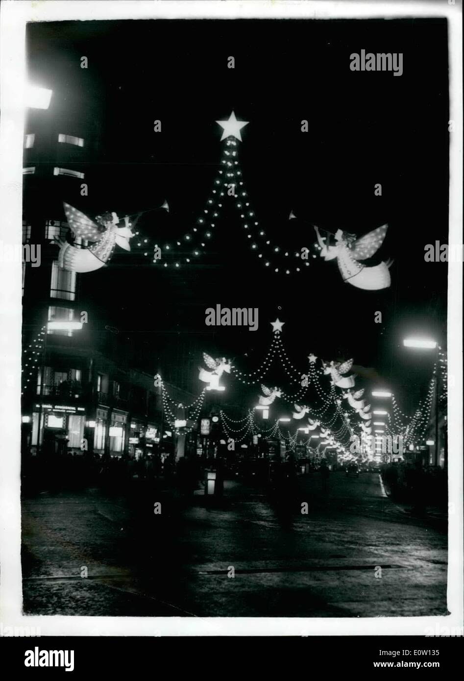 11 novembre 1960 - Le Noël illuminations sont activés dans l'Ouest : les illuminations de Noël dans la région de Oxford street et - Banque D'Images