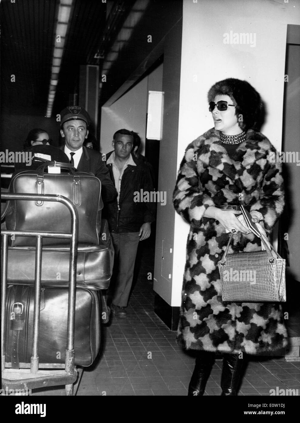 Virna Lisi actrice arrivant à Londres Banque D'Images