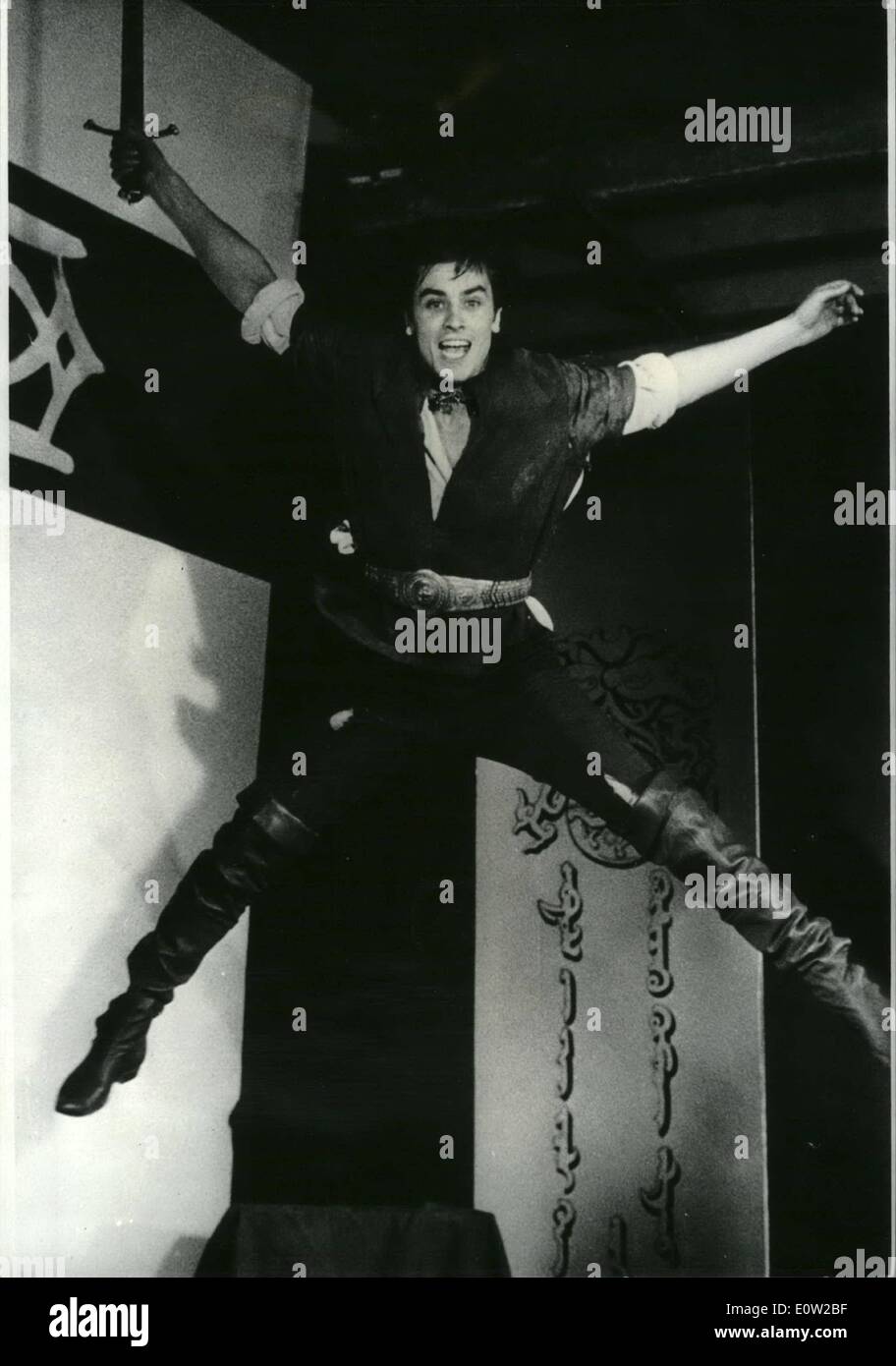 02 février 1961 - L'introduction d'un nouveau programme Marco Polo : Alain Delon, le jeune acteur de l'écran (qui a été engagé pour Romy Schneider) est Banque D'Images