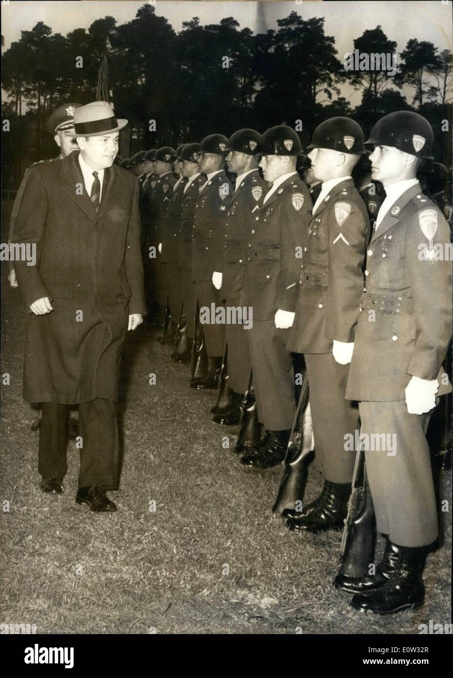 Mai 05, 1961 - Nouveau ministre de l'Armée américaine à Berlin : le nouvel état-setary pour les affaires de l'armée des USA, de l'armée Ministre Elvis J.Stahr Banque D'Images