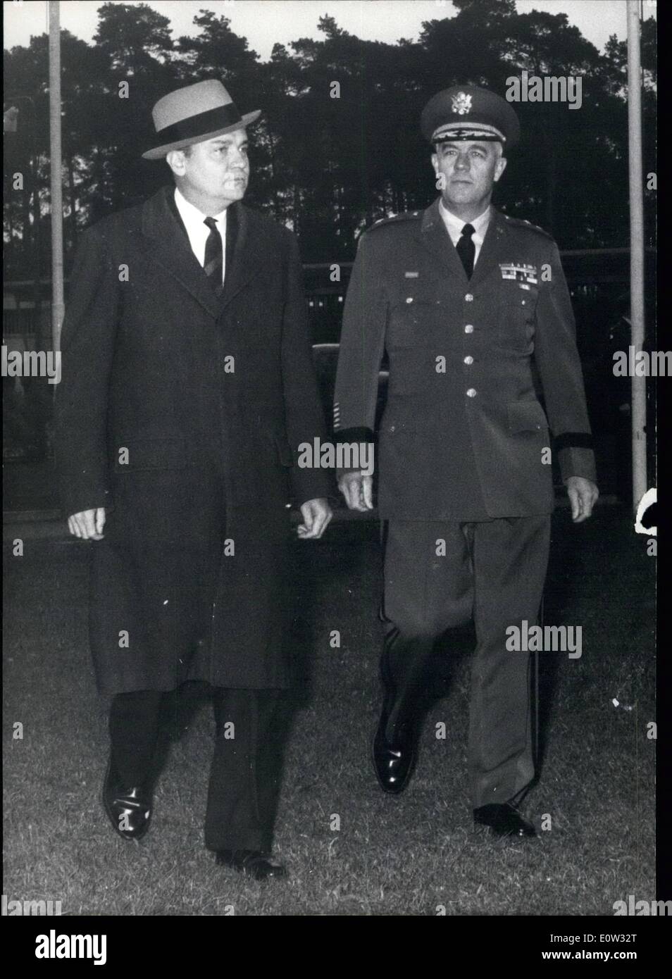 Mai 05, 1961 - Nouvelle-NOUS Army-Minister à Berlin : le nouvel état-setary-armée pour affaires de l'armée,USA-ministre Elvis J. Stahr Banque D'Images