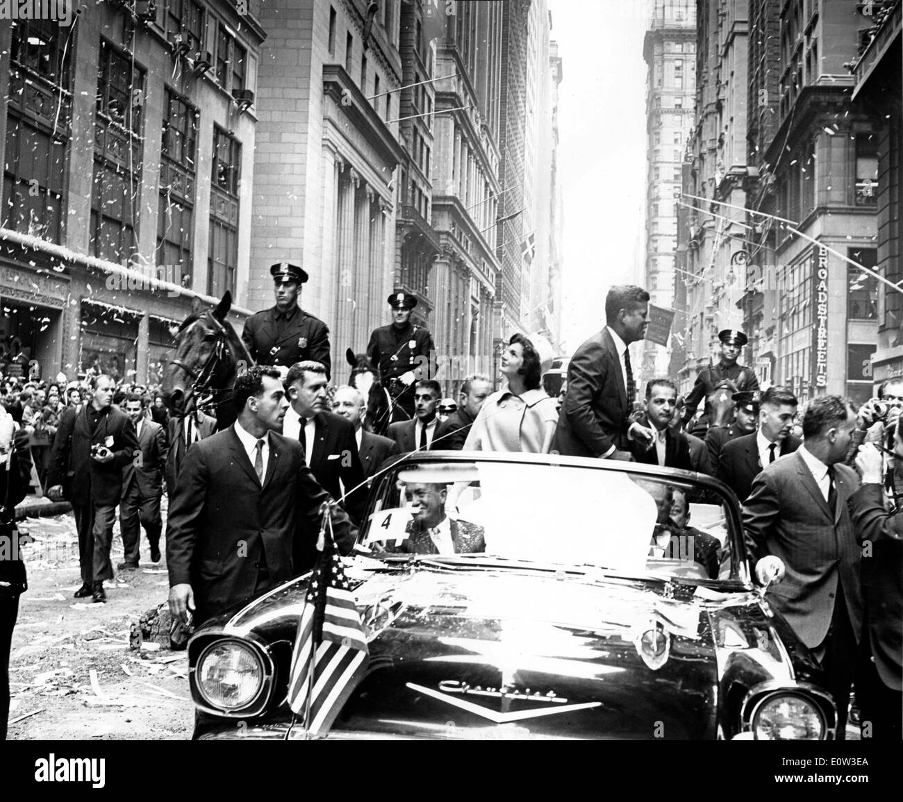 Le président Kennedy et Jackie dans défilé Ticker Broadway Banque D'Images