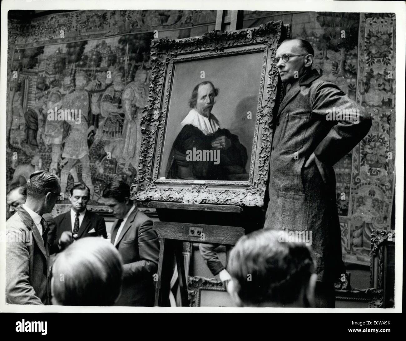 Juin 06, 1961 - Vente de vieux maîtres à Sotheby's : Tableaux de Maîtres Anciens étaient en vente dès aujourd'hui chez Sotheby's, et inclus des images envoyées à la vente par le duc de Leeds, Miss Elizabeth Taylor, Mme Sonja Henie, Sir Robert Adeane et Lady Elliot de Harwood. Photo montre un portrait d'un messieurs, par Franz Hals, et envoyé à la vente par Miss Elizabeth Taylor - vu au cours de la vente chez Sotheby's d'aujourd'hui. Banque D'Images