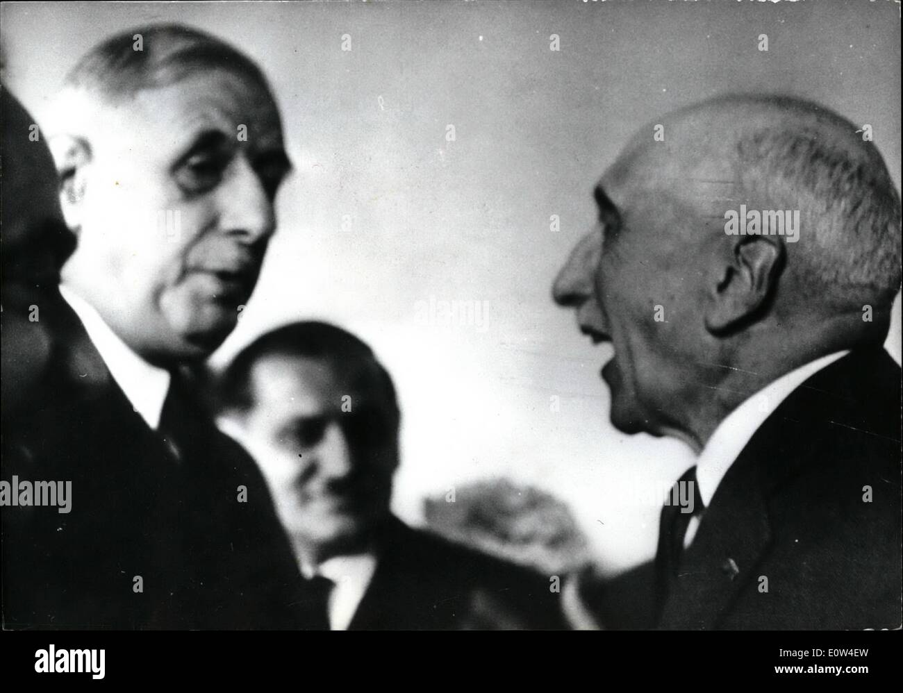 Avril 04, 1961 - De Gaulle rencontre célèbre écrivain pendant le tour du sud-ouest de la France : Photo montre. Photo avec le général De Gaulle Banque D'Images
