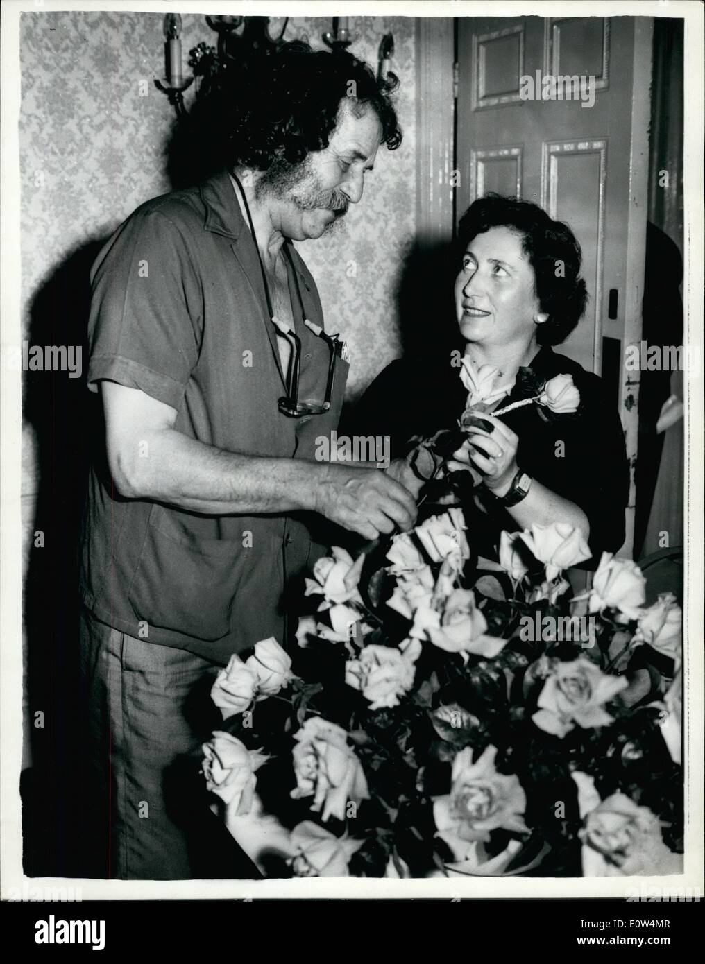 Juin 06, 1961 - Le maire et la Rose de Lidice : aujourd'hui à Londres pour une cérémonie plus blues est Madame L. Proskova, Maire Banque D'Images