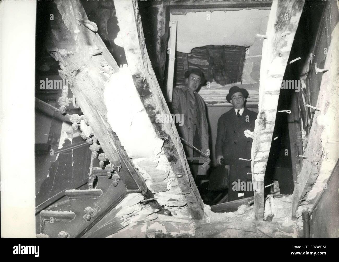 08 janv., 1962 - Dommages causés par les bombes en plastique à Jean-Paul Sartre's Home Banque D'Images