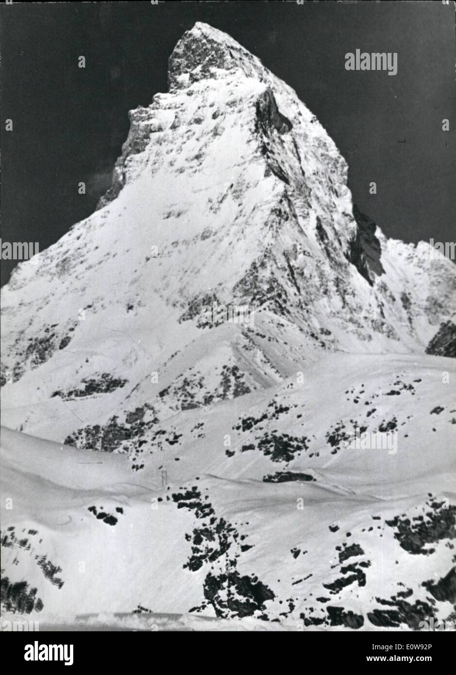10 févr. 02, 1962 - côté nord du Cervin conquis en hiver : Pour la première fois, le mur nord de la Matterhorn peak Swi Banque D'Images
