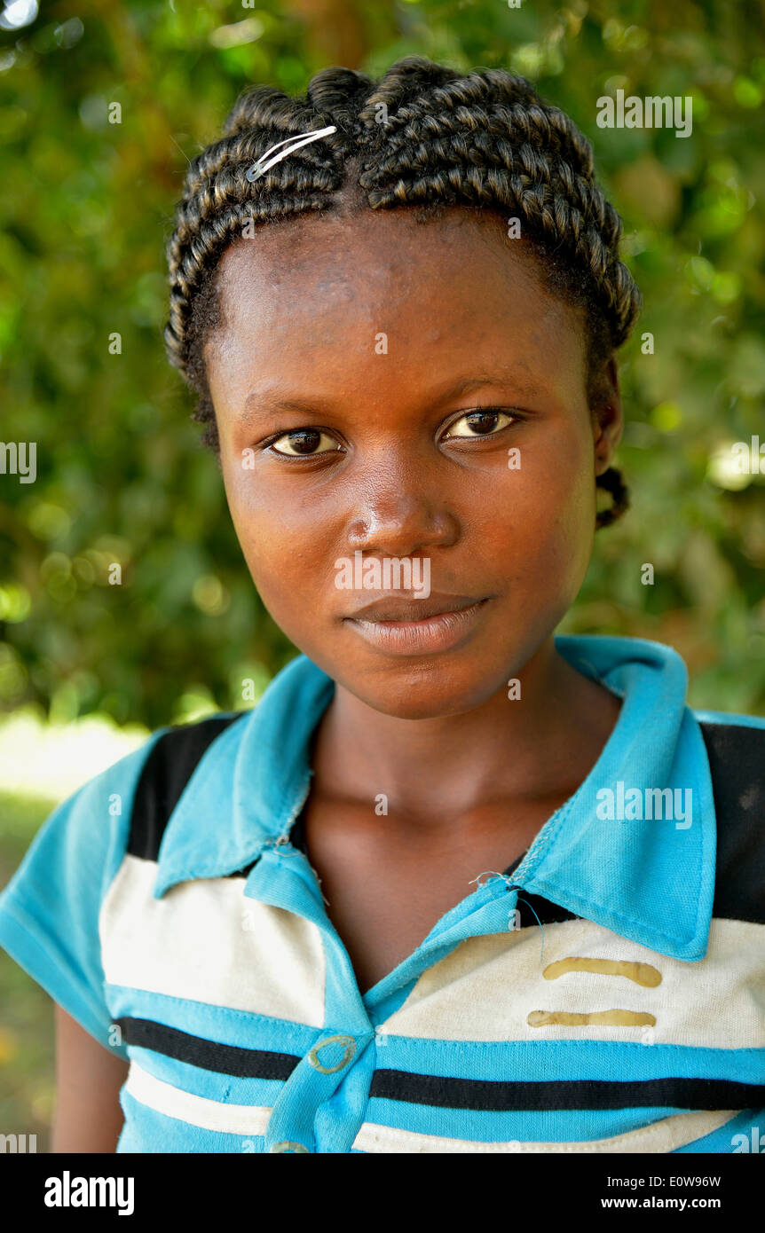 Jeune femme, portrait, Nkala, province de Bandundu, République démocratique du Congo Banque D'Images