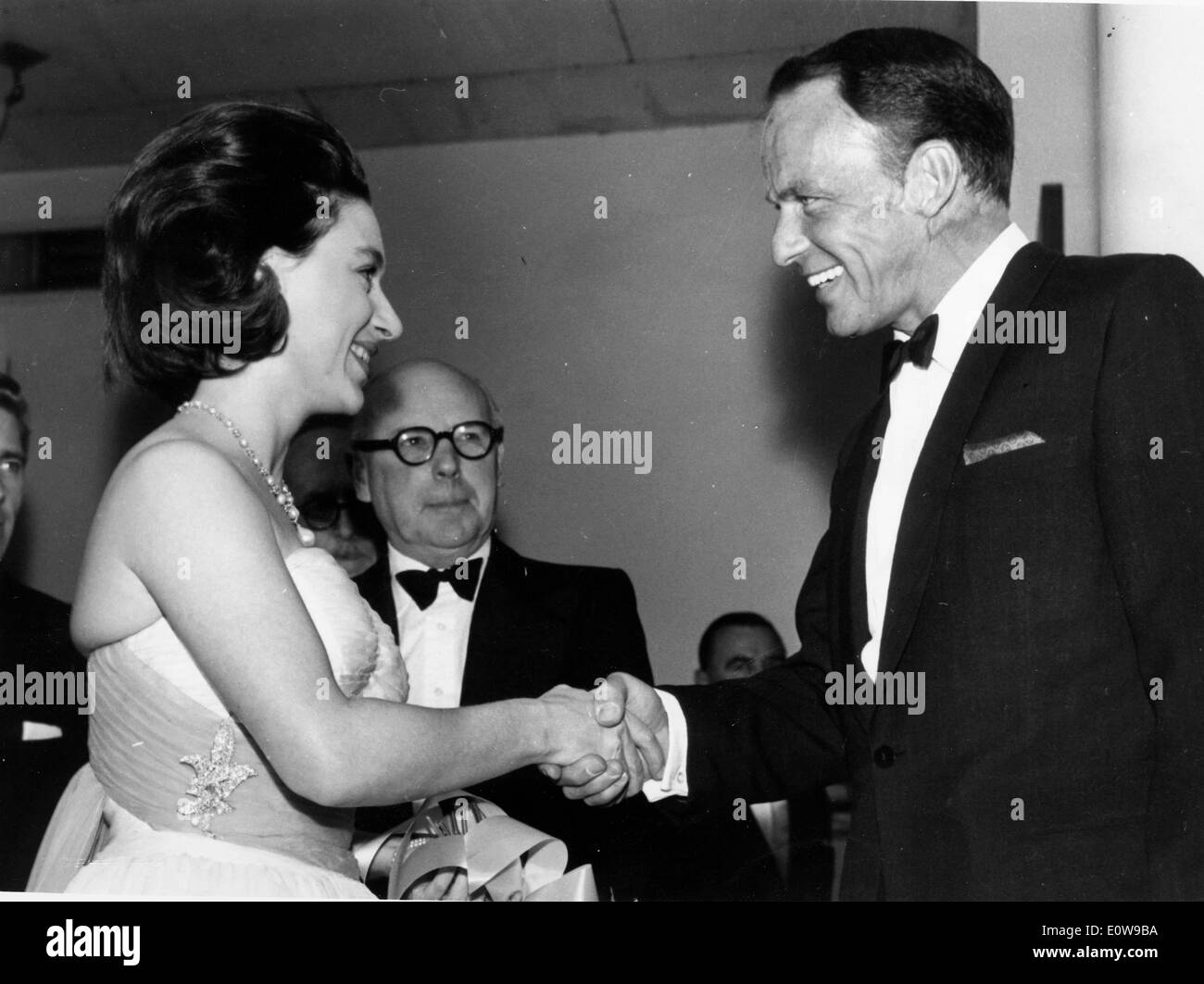 Frank Sinatra rencontre la princesse Margaret à une prestation pour enfants aveugles Banque D'Images