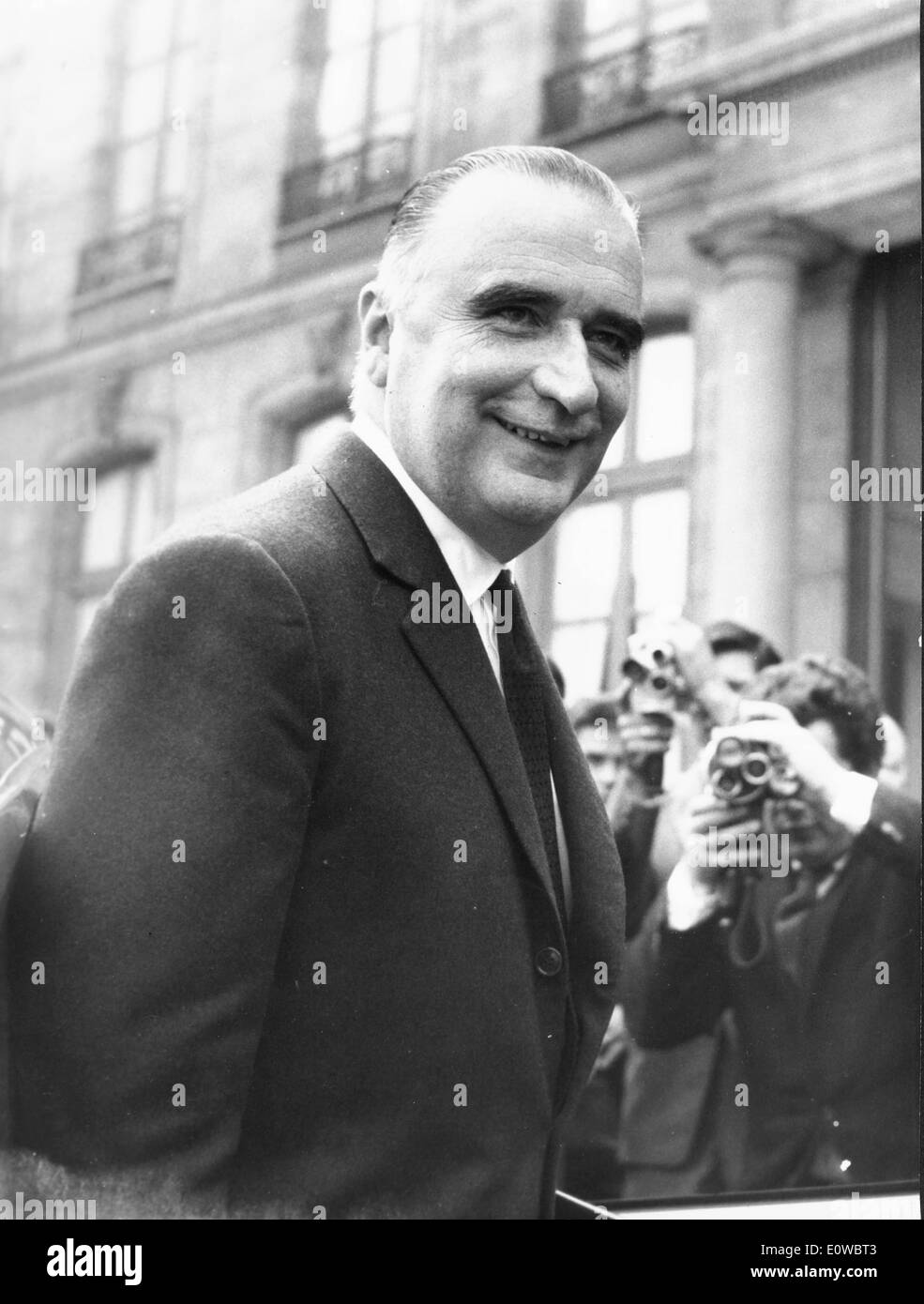 Le président Georges Pompidou arrive au Palais de l'Élysée Banque D'Images