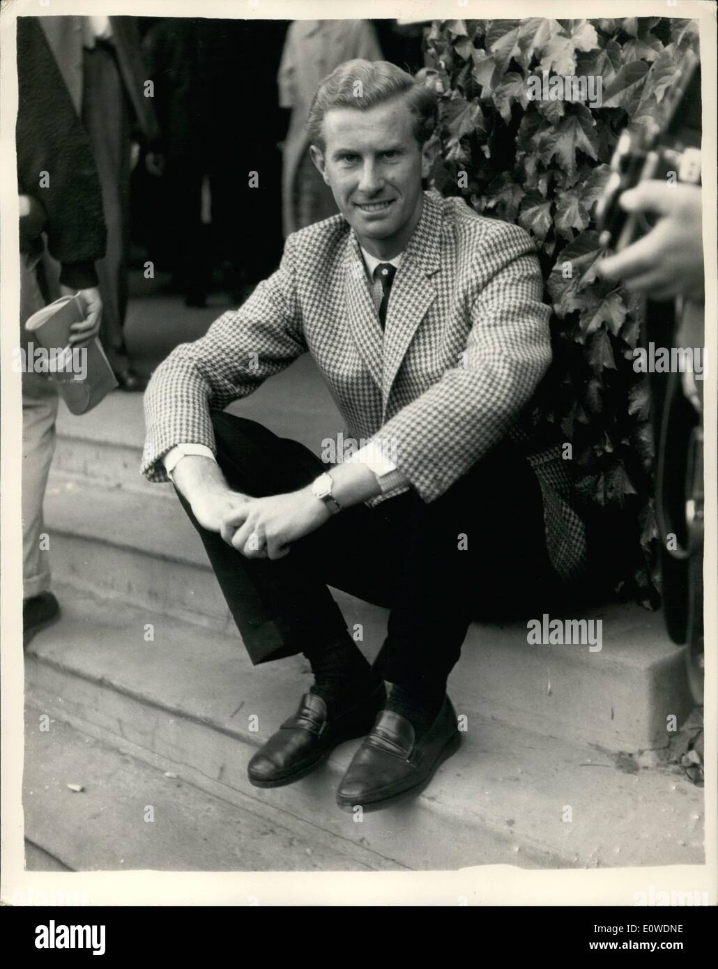 Juin 06, 1962 - championnat de Wimbledon. Troisième jour. Mike Hann bat épépinés - Chuck McKinley : Mike Hann le Yorkshire player vu Banque D'Images