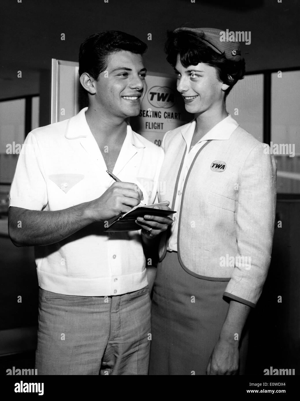 Singer Frankie Avalon signe manuscrit pour occasions spéciales Banque D'Images