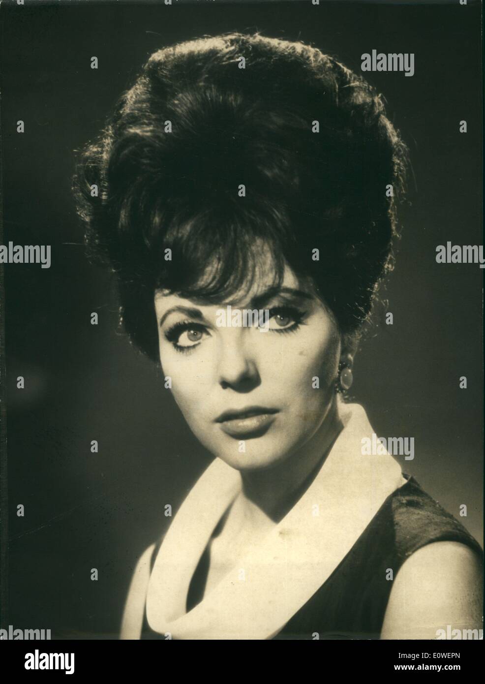 08 août, 1962 - Joan Collins à étoile dans le ''Road à Hong Kong'' : Photo montre Joan Collins qui co-star avec Bob Hope, Bing Crosby et Dorothy Lamour dans ''La route vers Hong Kong' Banque D'Images
