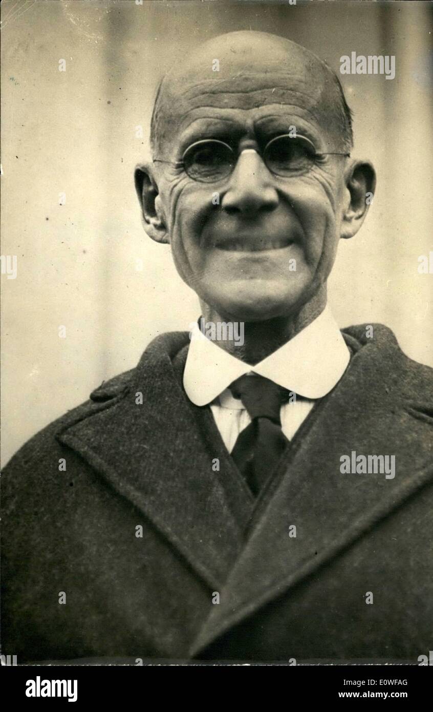 08 août, 1962 - Debs libérés à temps pour Christmax : Eugene C. Debs, ancien candidat socialiste à la présidence, à la Christmax jour détenu à la prison fédérale de l'Atlantique, photographié à son arrivée à Washington il y après qu'il avait été libéré. Banque D'Images