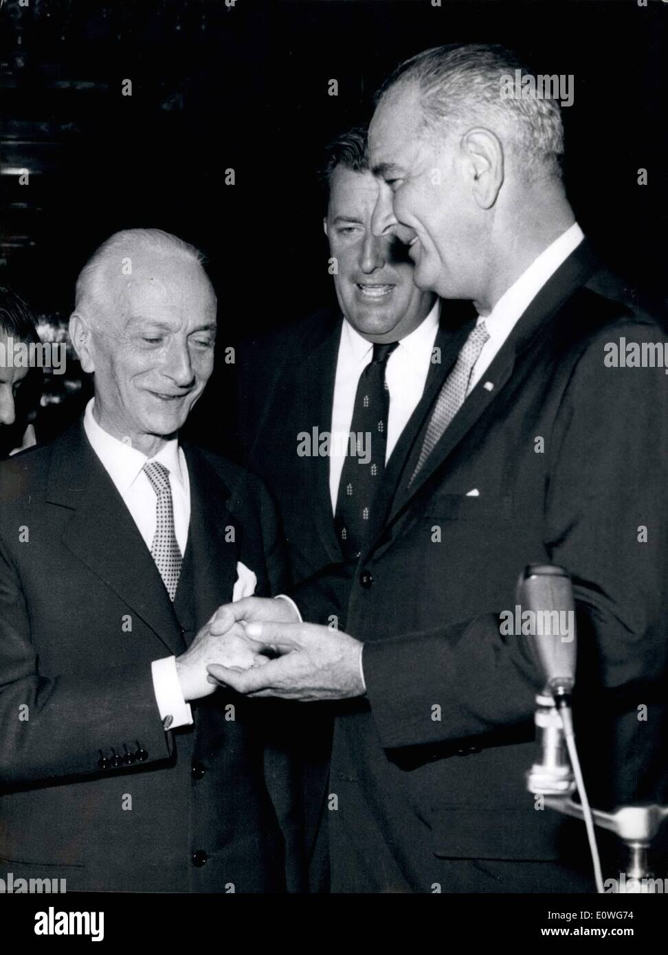 Septembre 09, 1962 - La visite du vice-président Lyndon Johnson. Le Président de la République Itlaia député. Antonio Segni a reçu aujourd'hui au Palais du Quirinal, M. Lyndon Johnson, Vice-président des Etats-Unis, en visite officielle à Rome. Banque D'Images