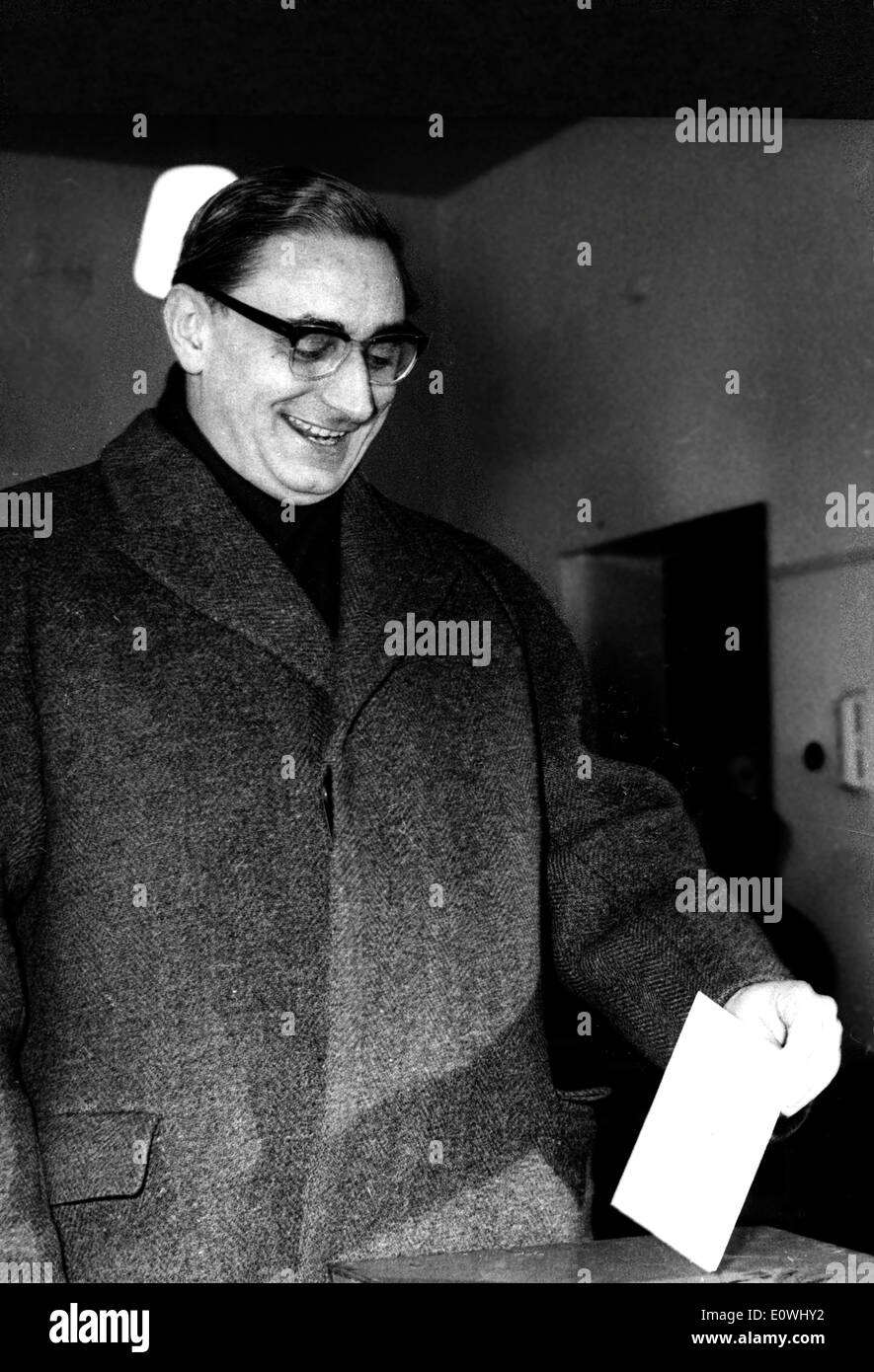 L'homme qui vote pour le président régional à Berlin Banque D'Images