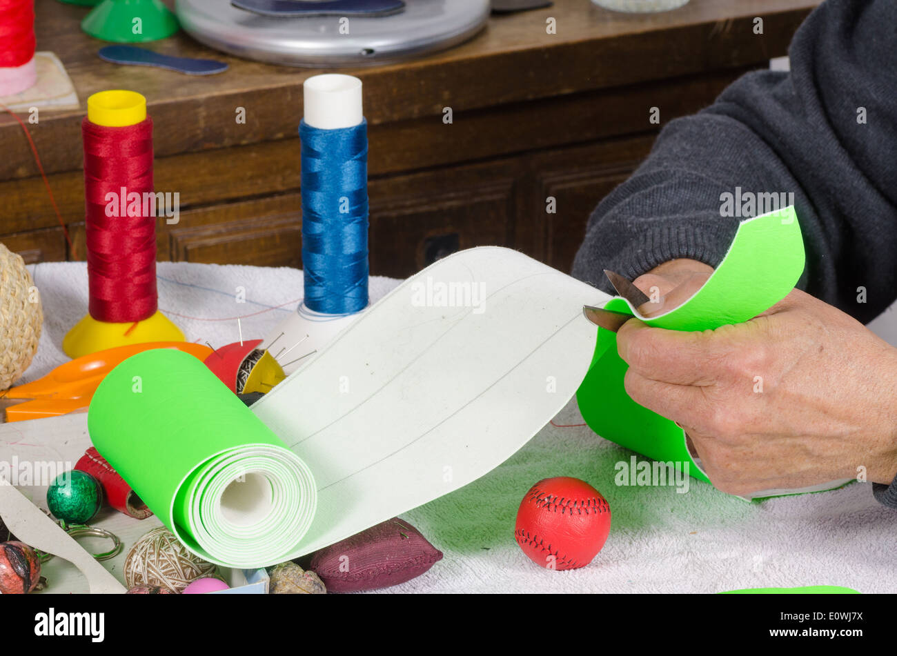 Cuir de coupe à craft sport traditionnel balls Banque D'Images