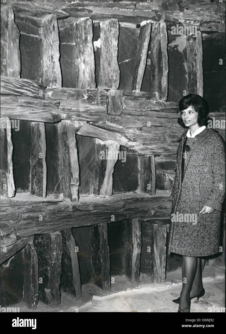 Mar. 03, 1963 - L'Ardoise - Carrière de l'école : une très belle idée avait un sculpteur à Cologne. L'avant de la salle de cours dans une nouvelle école à Cologne l'artiste et sculpteur M. Hans Pasteur (Pasteur) Hans avait équipé avec beaucoup d'ardoises. La photo montre l'avant de la salle de cours dans l'école avec l'ardoise. Banque D'Images