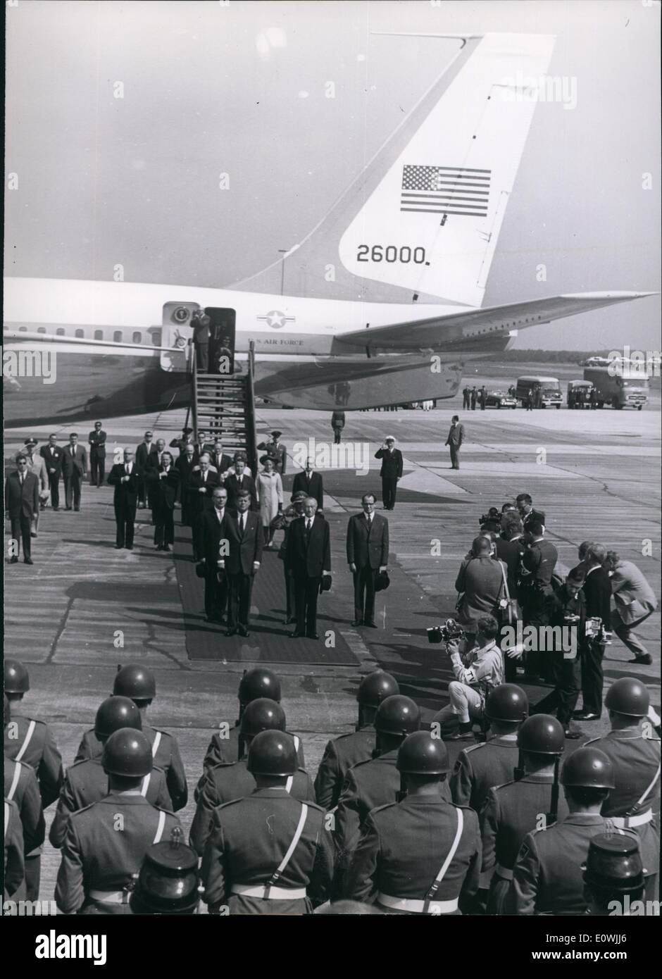 Juin 06, 1963 - Le président John F. Kennedy est arrivé à West-Germany : Aujourd'hui est arrivé le président des États-Unis d'Amérique, Banque D'Images