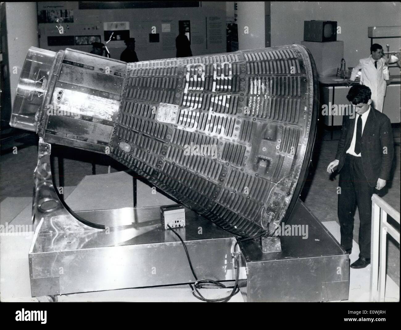 Juin 06, 1963 - ''Sigma-7'' sur l'exposition en ''Palais de la decouverte'' à Paris : ''Sigma-7'' l'espace-capsule dans lequel leurs Astronaute Walter Schirra fait ses six révolutions orbitales autour de la terre sur le 4e octobre 1962 à Paris est effectivement à la ''palais de la decouvertee. ''Sigma-7'' a été lancée sous forme de Cape Canaveral et sortit de l'océan Pacifique par le porte-avions ''Kearsage" Banque D'Images