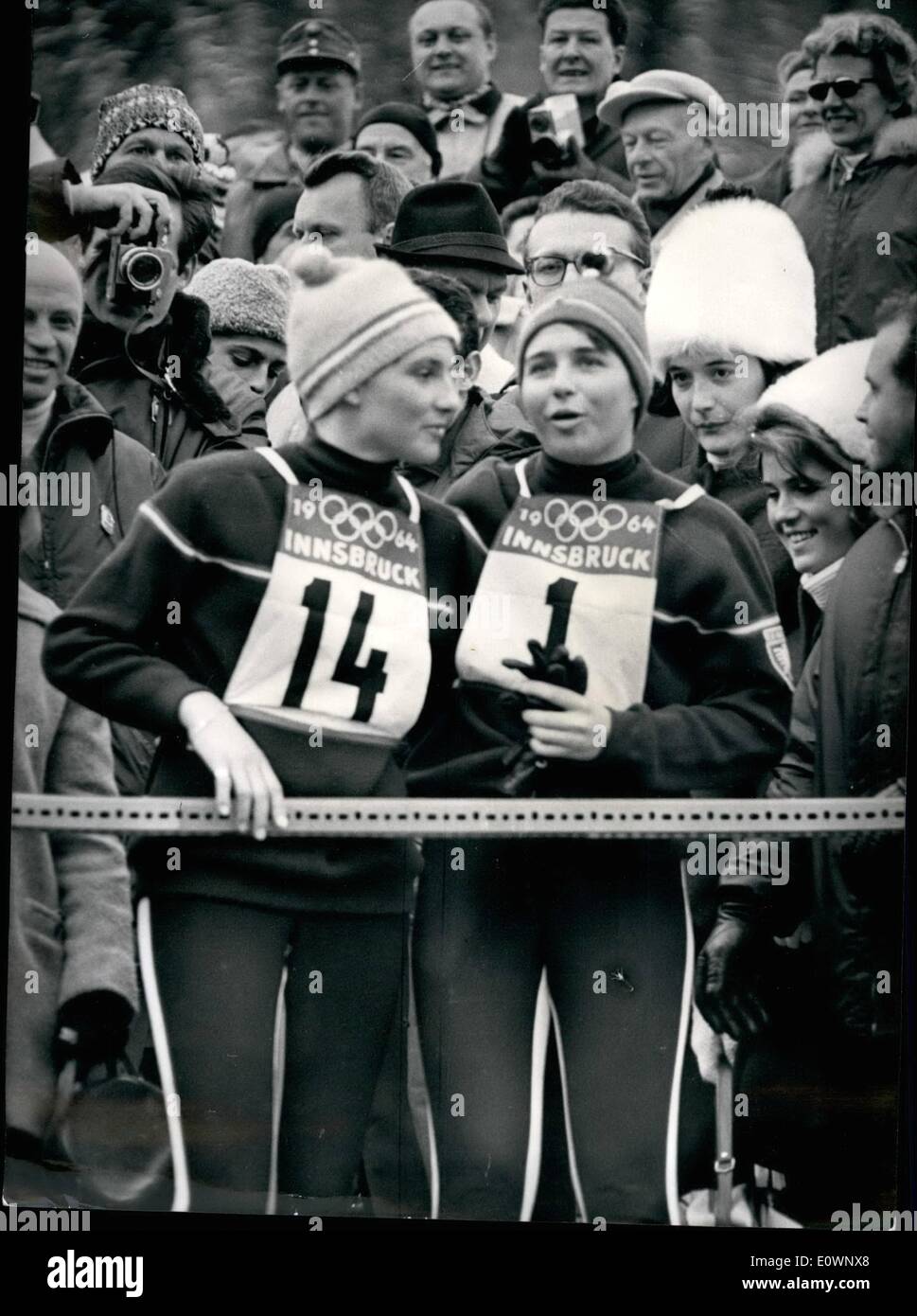 01 janv., 1964 - IX. Jeux olympiques d'Innsbruck 1964 Slalom Dames. Les dames slalom à Lizum winn les Français Christine Goitschell OPS : f.l.t.r Goldmedaillie (soeurs Goitschel Christine) et Marielle soeurs Goitschel (Silvermedaille) Banque D'Images